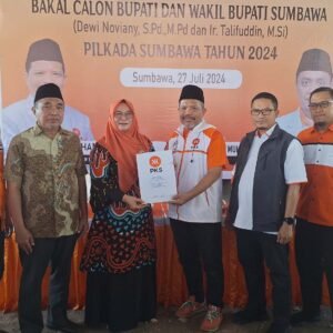 Pasangan Novi – Talif Terima SK dari PKS