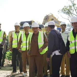 Bupati Kunjungi Pembukaan Jalur Trase Brang Tereng Batu Dulang – Tepal