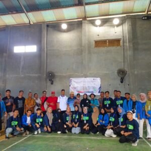 Mahasiswa KKL UNSA Desa Empang Atas Latihan Pembuatan Pakan Alternatif