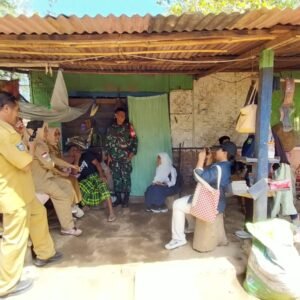 Disos Sumbawa Kunjungi Keluarga Kurang Mampu di Simu, Elsa Diberi Beasiswa