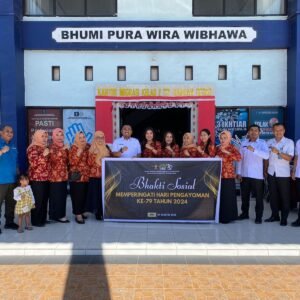 Semarak HUT RI dan Hari Pengayoman Ke 79, Imigrasi Sumbawa Santuni Yatim Piatu