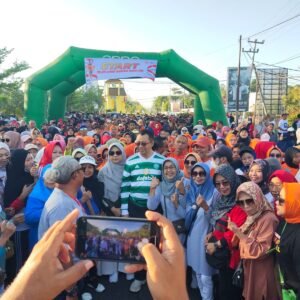 Ribuan Masyarakat Sumbawa Ikut Jalan Sehat Bareng Bang Zul