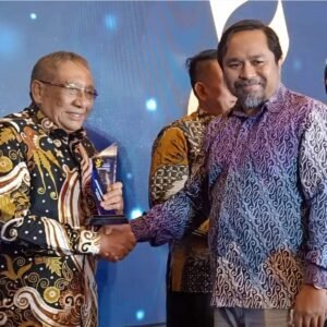 Bupati Sumbawa Terima Penghargaan Kategori Ketahanan Pangan dan Pertanian