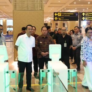 Dukung KTT IAF 2024, Menkumham Supratman Tinjau Layanan Imigrasi di Bandara Bali