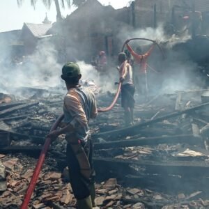 5 Rumah Warga di Desa Banda Terbakar