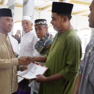 Kunjungan Kerja ke Empang, Pjs Bupati Tinjau Faskes hingga Seharkan Insentif Keagamaan