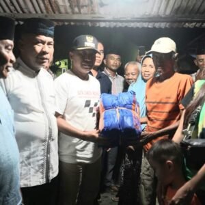 Pjs. Bupati Sumbawa Serahkan Bantuan untuk Korban Kebakaran