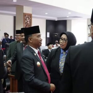 Hadiri Pelantikan Pimpinan DPRD Sumbawa, Pjs. Bupati Ajak Bersinergi