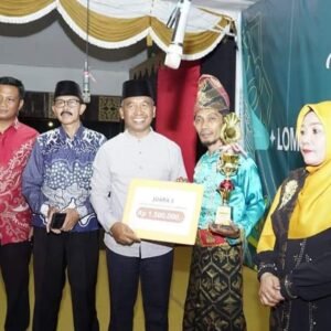 Pjs. Bupati Tutup Lomba Sholawatan dan Lagu Sumbawa Harla Desa Uma Beringin