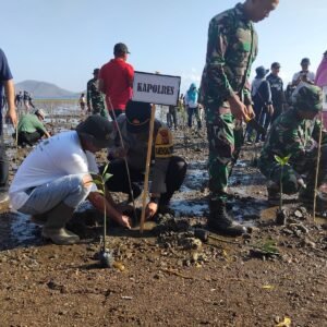 Polres Sumbawa Ikut Sukseskan Penanaman 1.000 Mangrove di Labuhan Terata
