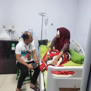 Cabup Abdul Rafiq Selalu Sempatkan Diri Semangati Warga Sakit di Rumah Sakit