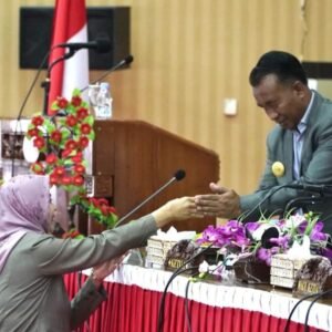 Pjs. Bupati Sumbawa Ikuti Tetapkan Lima Ranperda