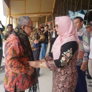 Wakil Bupati Sumbawa Sambut Kedatangan Mendikdasmen RI