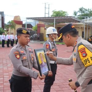 Dua Personel Polres Sumbawa Diberhentikan, 36 Dapat Pengharagaan