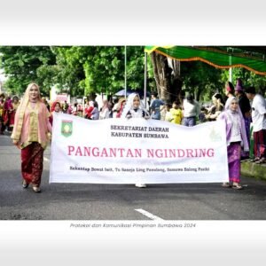 Raturan Peserta Ramaikan Pawai Budaya HUT Kabupaten Sumbawa ke 66