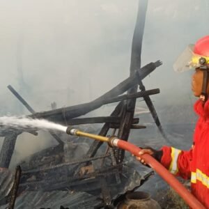 1 Unit Rumah Panggung Terbakar di Raberas
