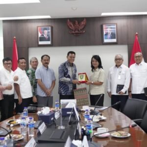 Wamen PU Minta Pemkab Sumbawa Segera Masukan Usulan Pembangunan Infrastruktur