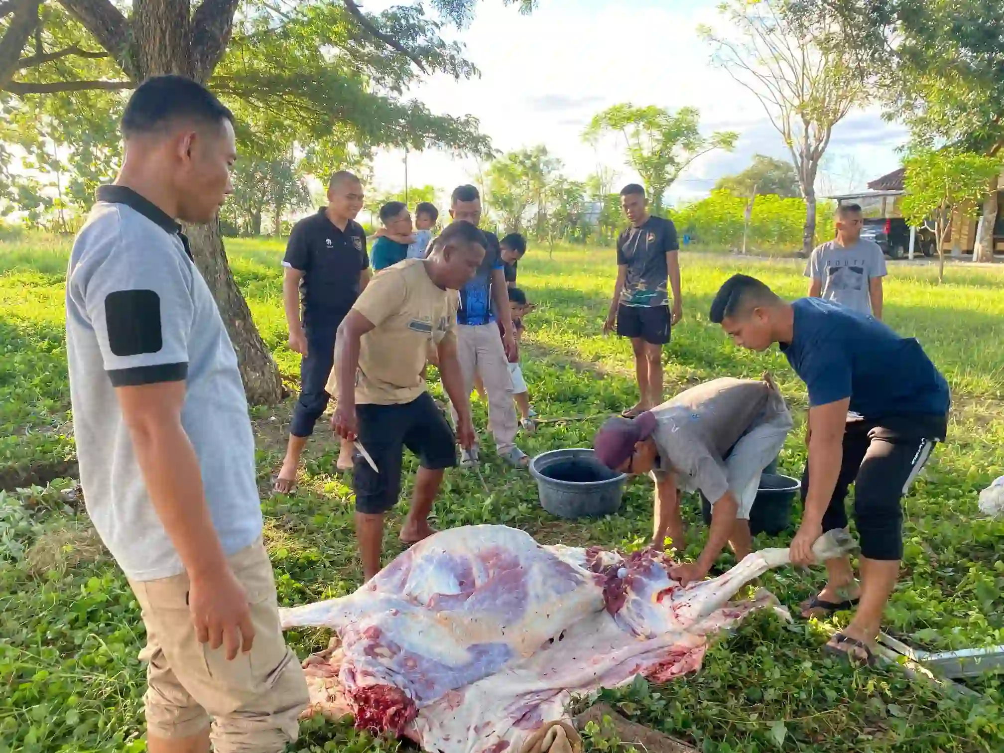 Brimob Sumbawa Sholat IED dan Petong Hewan Qurban