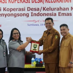 Bupati Sumbawa Ajak Kepala Desa Bentuk Koperasi Merah Putih