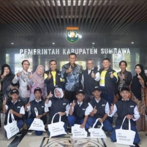 Lepas 7 Siswa Penerima Beasiswa PT. AMNT, Bupato Tekankan Kemandirian dan SDM Unggul