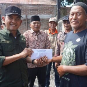 Wabup Serahkan Bantuan untuk Korban Kebakaran