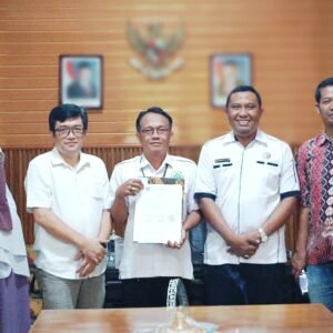 Bupati Sumbawa Apresiasi Kinerja Pemerintah Desa