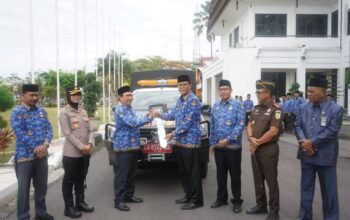 Dukung Kegiatan Audit dan Inspeksi Keselamatan LLAJ, Bupati Sumbawa Serahkan Mobil Patroli Dishub