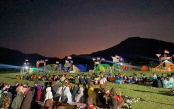 Polisi Edukasi Tertib Lalu Lintas kepada Peserta Jambore Ranting di Desa Manemeng