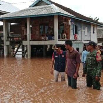 Banjir Terjang Desa Labuhan Bontong, Forkopimcam Tarano Siaga