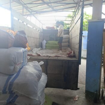 Disos Sumbawa Jemput Bantuan Logistik Bencana dari Kemensos RI