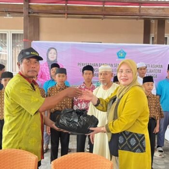 Ketua Umum LKKS Sumbawa Salurkan Bantuan Disabilitas, Lansia, dan Empat LKSA