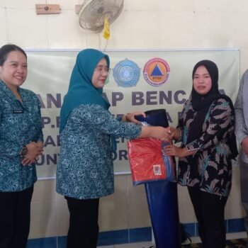 Wujud Kepedulian TP PKK Sumbawa Salurkan Bantuan Banjir Tarano dan Badas