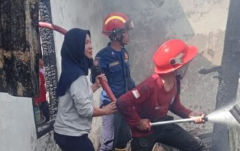 Kebakaran di Desa Batu Bulan: Satu Rumah Hangus, Tiga Lainnya Terdampak