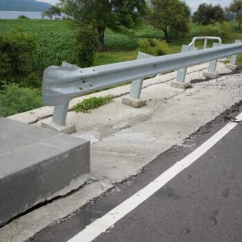 Oprit Jembatan Samota III Alami Penurunan