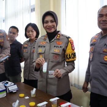 Pejabat Utama Polres Sumbawa Tes Urine