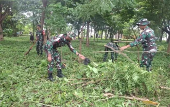 Galakan Indonesia ASRI, Kodim Sumbawa Turunkan Personil Bersihkan Taman Kerato