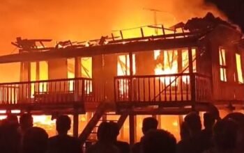 Dua Rumah Panggung Hangus Terbakar, 2 Orang Terluka Ditangani Puskesmas