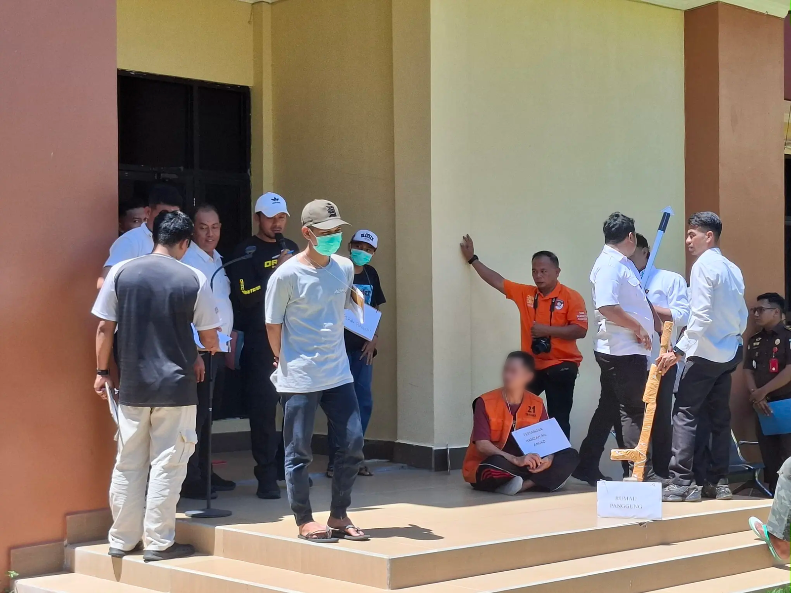 Gambar 179319 - Polres Sumbawa Rekonstruksi Pembunuhan di Batu Guring