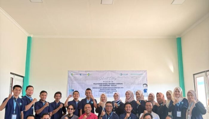Puluhan Tenaga Medis RSUD Sumbawa Dibekali Pelatihan BTCLS