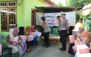 Kapolres Sumbawa Salurkan Bantuan Sosial Jelang Hari Bhayangkara Ke-80