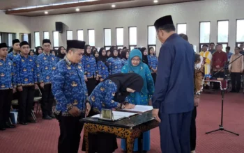 Lantik Ratusan PNS, Bupati Minta Jadi Wajah Birokrasi yang Lebih Baik