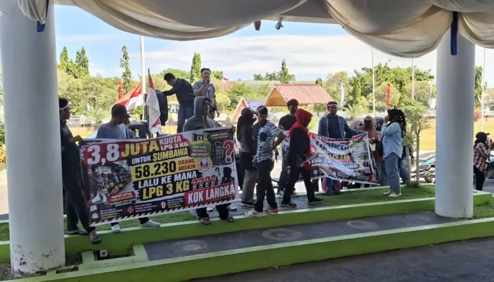 Massa Aksi di Sumbawa Soroti Dugaan Kecurangan Distribusi LPG 3 Kg Hingga Pangkalan Fiktif