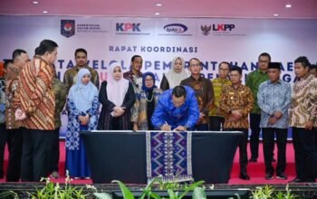 Bupati Sumbawa Tanda Tangani Komitmen Tata Kelola untuk Cegah Korupsi