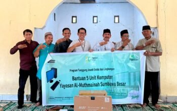 Pegadaian Cabang Sumbawa Serahkan 5 Unit Komputer untuk Yayasan Al-Muthmainnah. 
