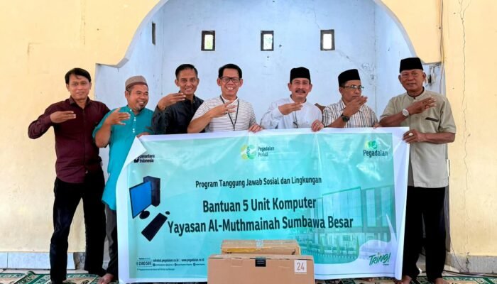 Pegadaian Cabang Sumbawa Serahkan 5 Unit Komputer untuk Yayasan Al-Muthmainnah. 