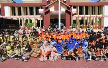 Kunjungan Edukasi ke Polres Sumbawa, Siswa SDIT SC Diberi Pemahaman Lalu Lintas
