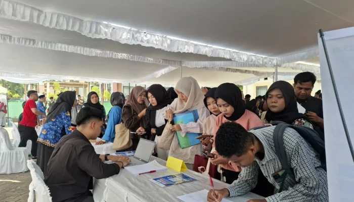Dibuka Bupati, Pencari Kerja Serbu Sumbawa Job Fair 2026