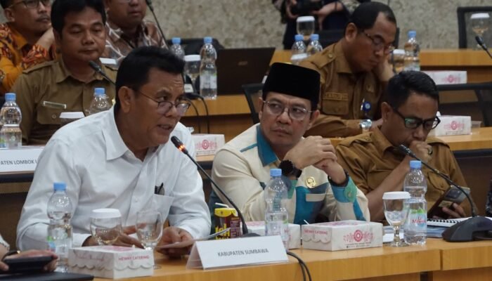 Pemkab Sumbawa Komit Pastikan Fasilitas Penerangan Hingga Pelosok Desa