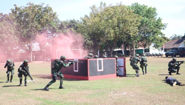 HUT ke-81 TNI Makin Semarak, Prajurit Yonif TP dan Kowad Kodim Sumbawa Tampilkan Ketangkasan