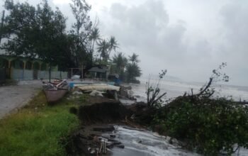 Rumah Warga Aik Bari Terancam Abrasi
